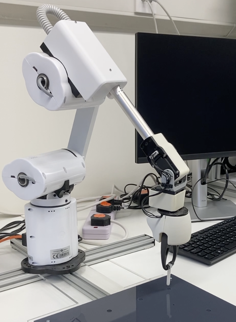 写真2：実験で用いたロボットアーム